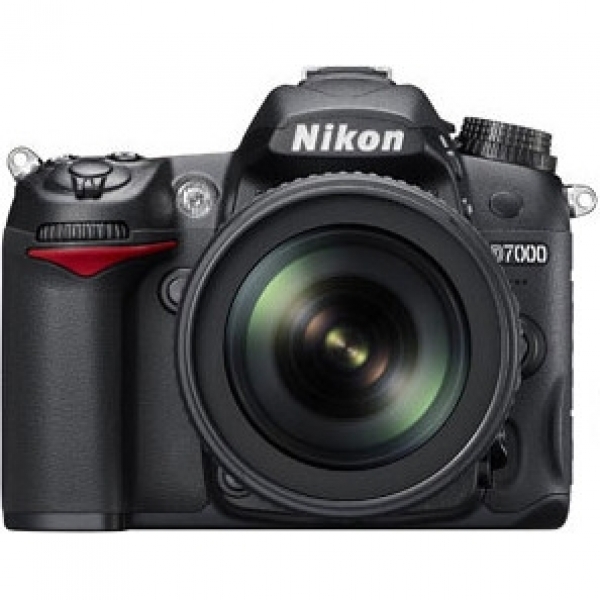 Nikon D7000 55-200mm DSLR Fotoğraf Makinesi (55-200 mm)