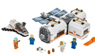 LEGO City 60227 Lunar Space Station