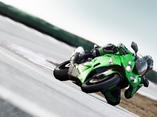 Kawasaki ZX6R Racing