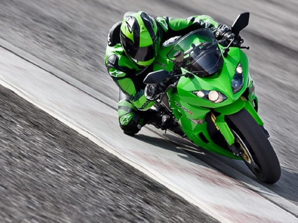 Kawasaki ZX6R Racing