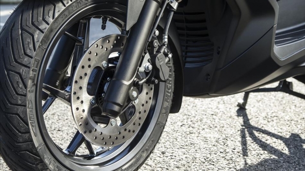 Yamaha X-MAX 250 Momodesign Scooter