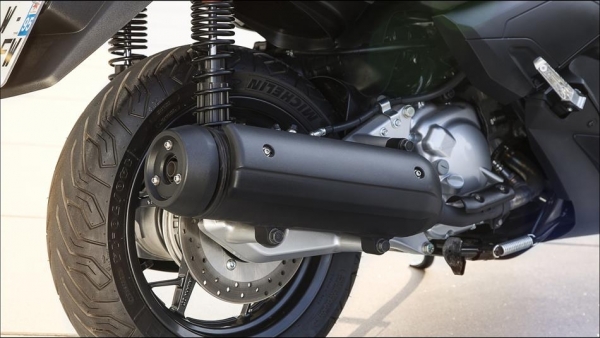 Yamaha X-MAX 250 Momodesign Scooter