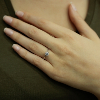Lova 1060044 0.30 Karat Pırlanta Yüzük