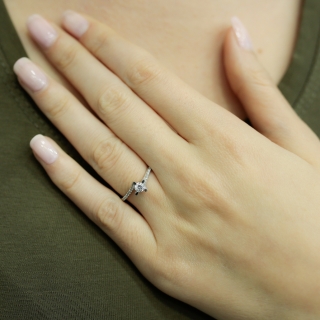 Lova 1070061 0.38 Karat Pırlanta Yüzük