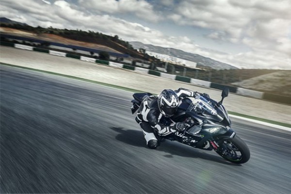 Kawasaki Ninja ZX-10R Winter Test Edition Racing