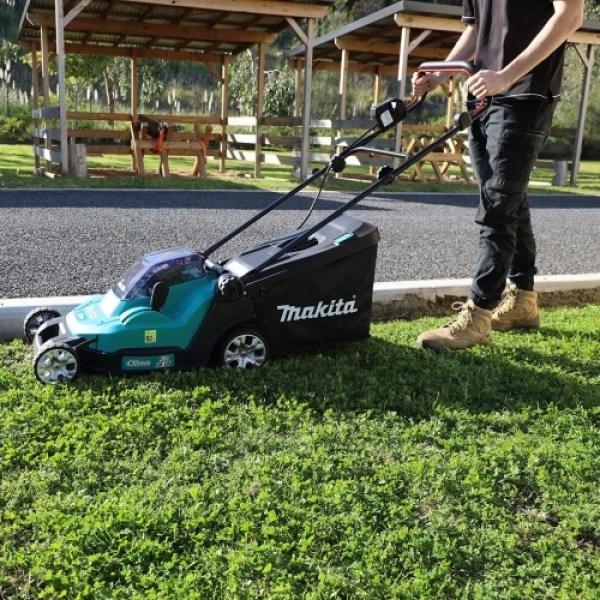 Makita DLM432Z Çim Biçme Makinesi