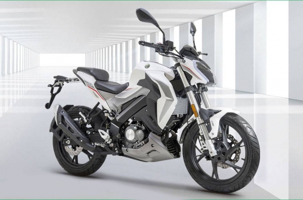 Benelli 125S Naked