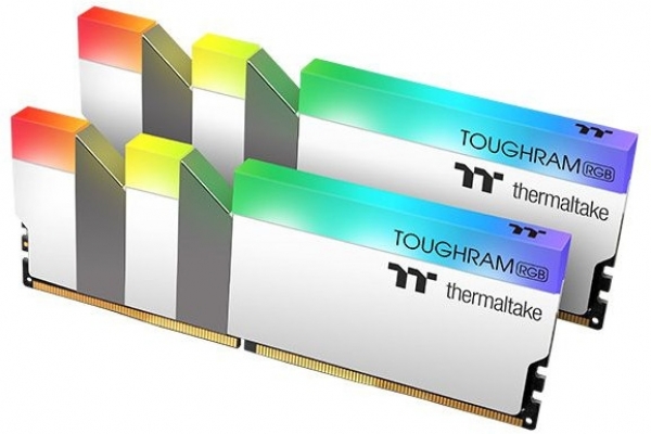 Thermaltake Toughram RGB 16 GB 4400 MT
