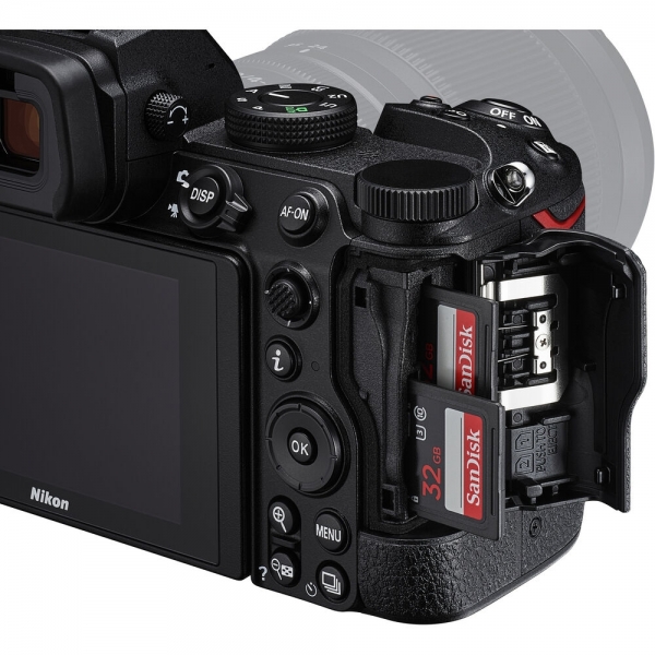 Nikon Z5 24-50mm Aynasız Fotoğraf Makinesi