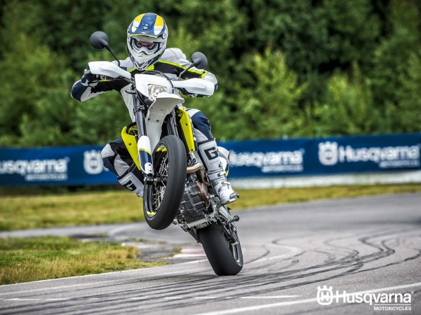 Husqvarna 701 Supermoto Cross