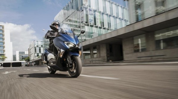 Yamaha TMAX DX ABS Scooter