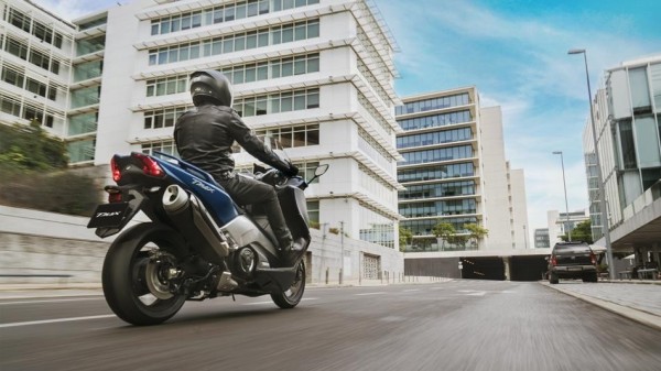 Yamaha TMAX DX ABS Scooter
