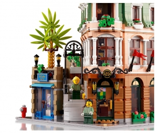 LEGO Icons 10297 Boutique Hotel