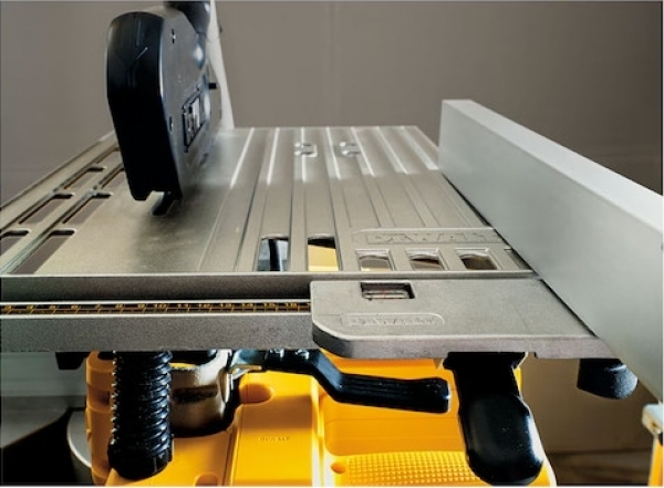 Dewalt D27113-QS Gönye Testere