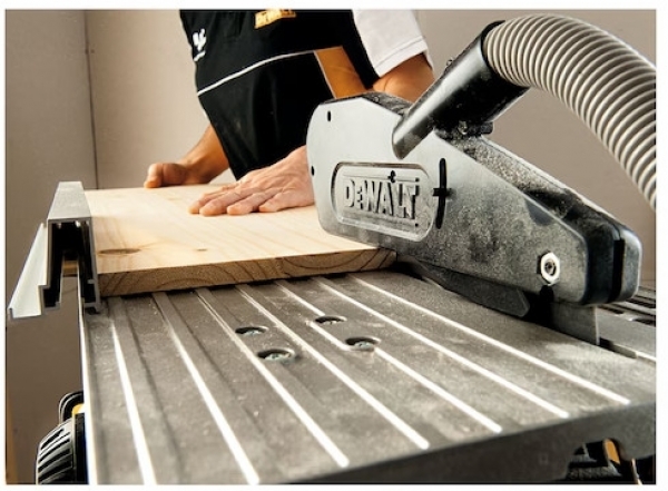 Dewalt D27113-QS Gönye Testere