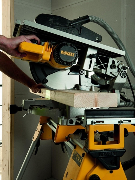 Dewalt D27113-QS Gönye Testere