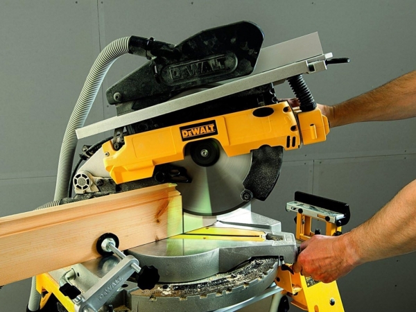 Dewalt D27113-QS Gönye Testere