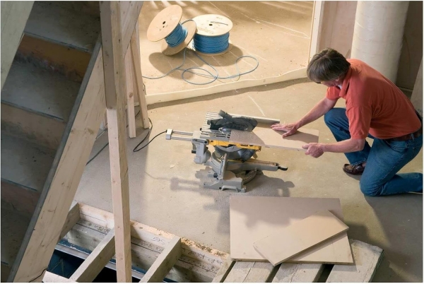 Dewalt D27111/QS Gönye Testere