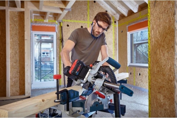 Bosch GCM 18V 216 Professional Gönye Testere
