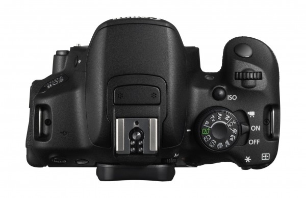 Canon EOS 700D 18-55mm DSLR Fotoğraf Makinesi (18-55 mm)