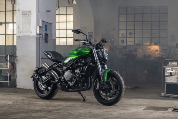 Benelli 752-S Naked