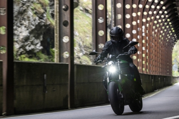 Benelli 752-S Naked