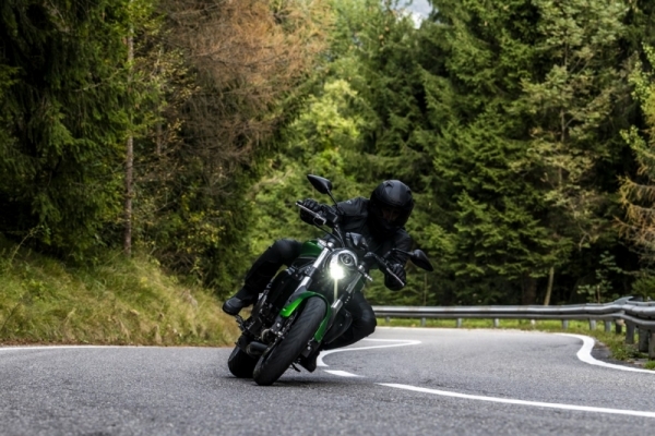 Benelli 752-S Naked