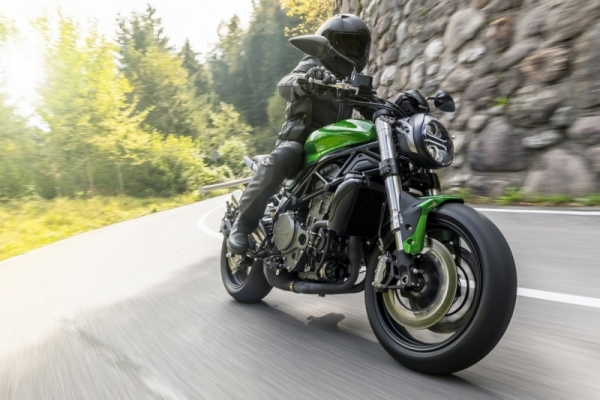 Benelli 752-S Naked