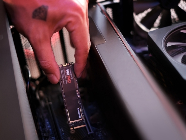 Samsung 990 Pro SSD (1 TB)