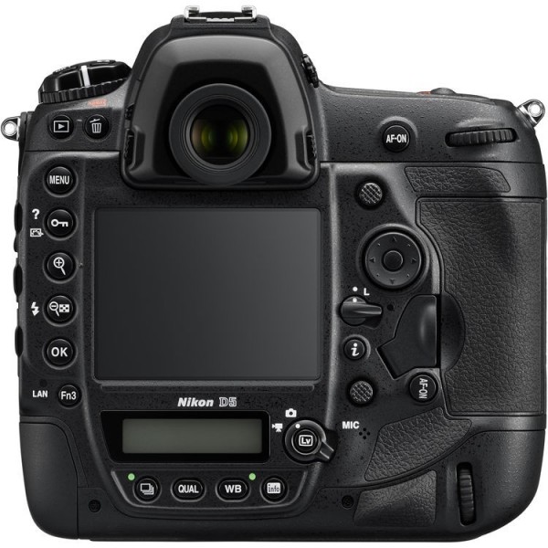 Nikon D5 DSLR Fotoğraf Makinesi