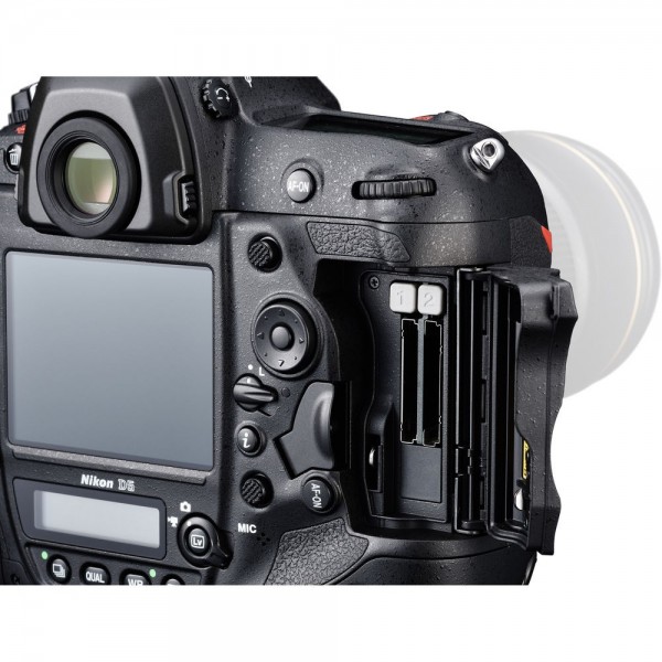 Nikon D5 DSLR Fotoğraf Makinesi