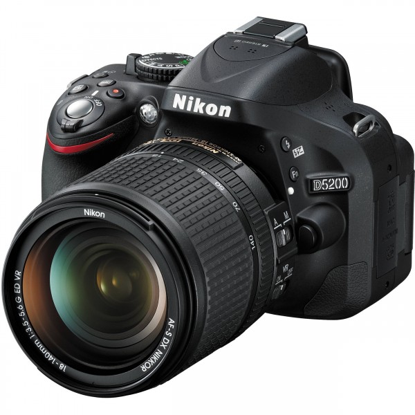 Nikon D5200 18-140mm DSLR Fotoğraf Makinesi