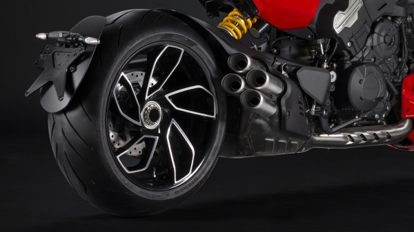 Ducati Diavel V4 Chopper
