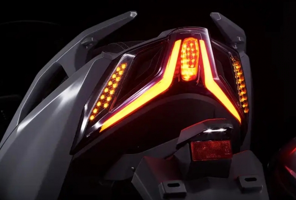 Kymco AK 550 Scooter