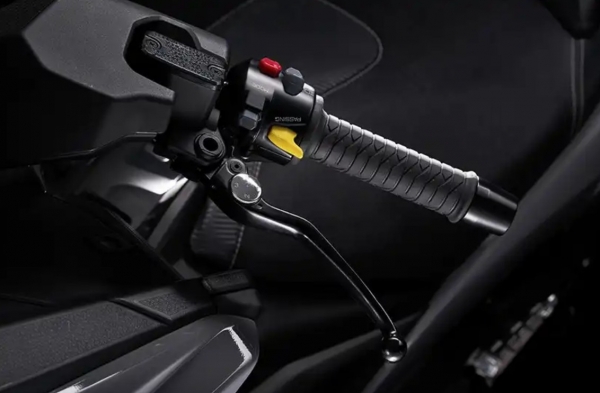 Kymco AK 550 Scooter