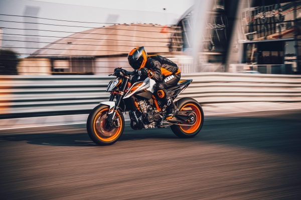 KTM 890 Duke R Naked