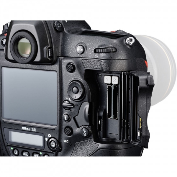 Nikon D5 28-300mm DSLR Fotoğraf Makinesi