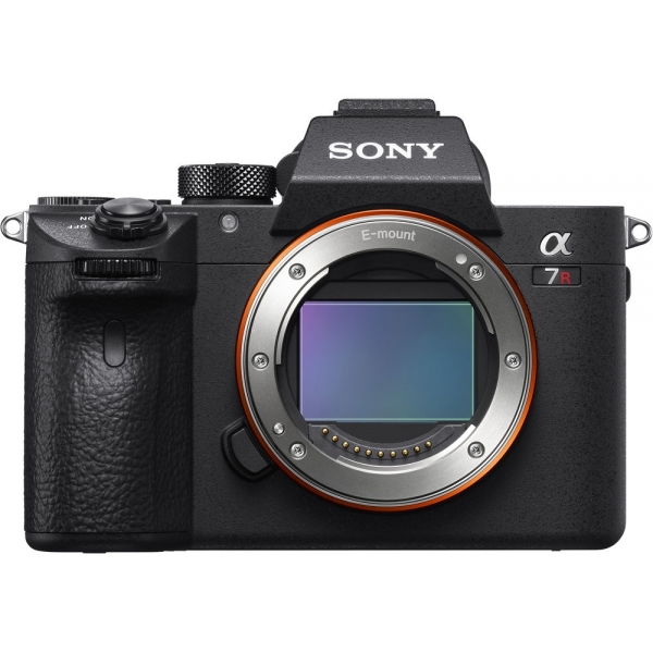 Sony A7R III A Aynasız Fotoğraf Makinesi
