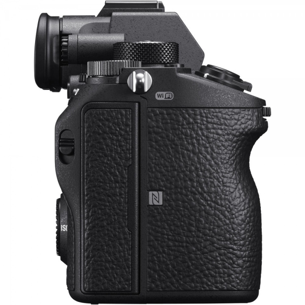 Sony A7R III A Aynasız Fotoğraf Makinesi
