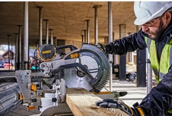 Dewalt DWS780-QS Gönye Testere