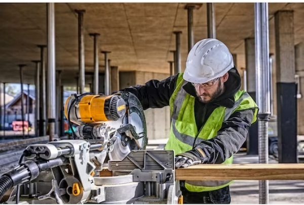Dewalt DWS780-QS Gönye Testere