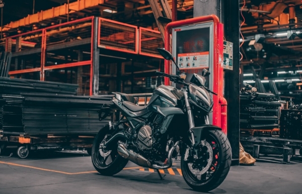 QJ SRK 700 Naked