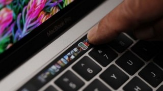 Apple MacBook Pro 15.4" (MPTU2TU/A) Laptop