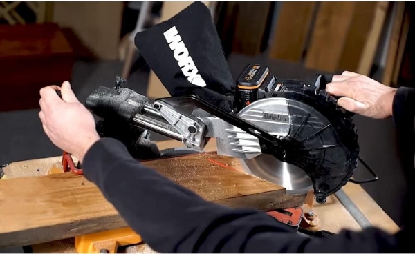 Worx WX845.9CB Gönye Testere