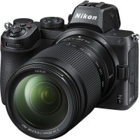 Nikon Z5 24-200mm resim