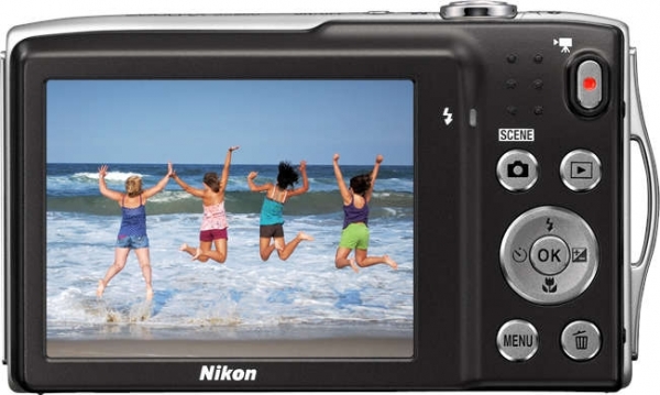 Nikon Coolpix S3200 Kompakt Fotoğraf Makinesi