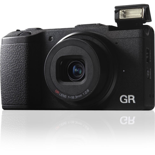 Ricoh GR IIIx Kompakt Fotoğraf Makinesi