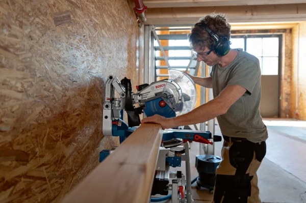 Bosch GCM 18V-305 GDC Professional Solo Gönye Testere