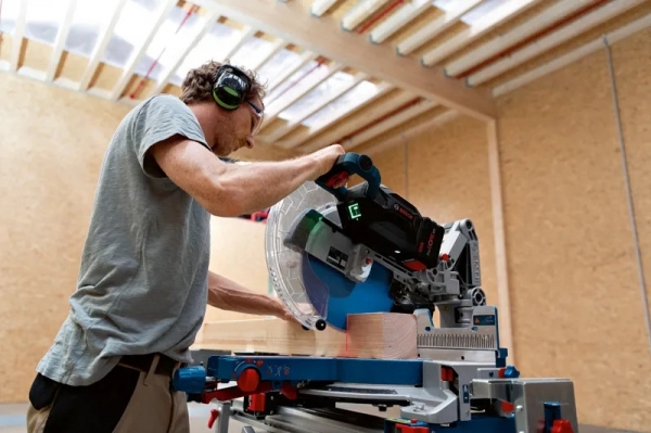 Bosch GCM 18V-305 GDC Professional Solo Gönye Testere