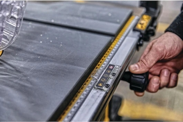 Dewalt DWE7492-QS Tezgah Testere